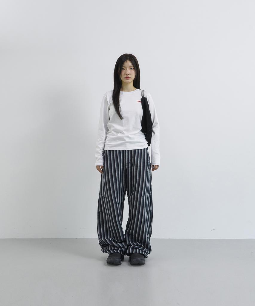 Tansanmageunesyum Hand Bone Diagonal Pants (Blue)
