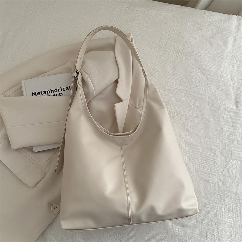 Light Luxury Lazy Style Underarm Tote Bag Winter New Niche Design Shoulder Bag Simple Casual Commuter Bag
