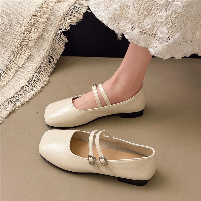 Våren 2025 nya franska retro mångsidiga fe-stil enkelskor koreansk version lågklackade mjukbottnade enkelskor damkjol