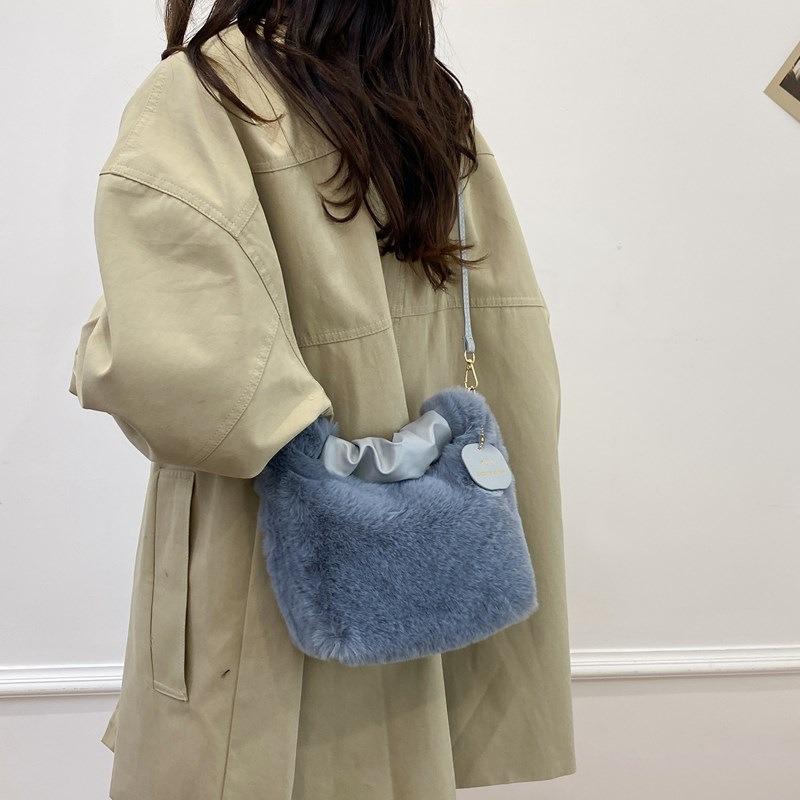 Autumn and winter new high-end texture portable plush bag women's simple fashion trend messenger bag shoulder bag