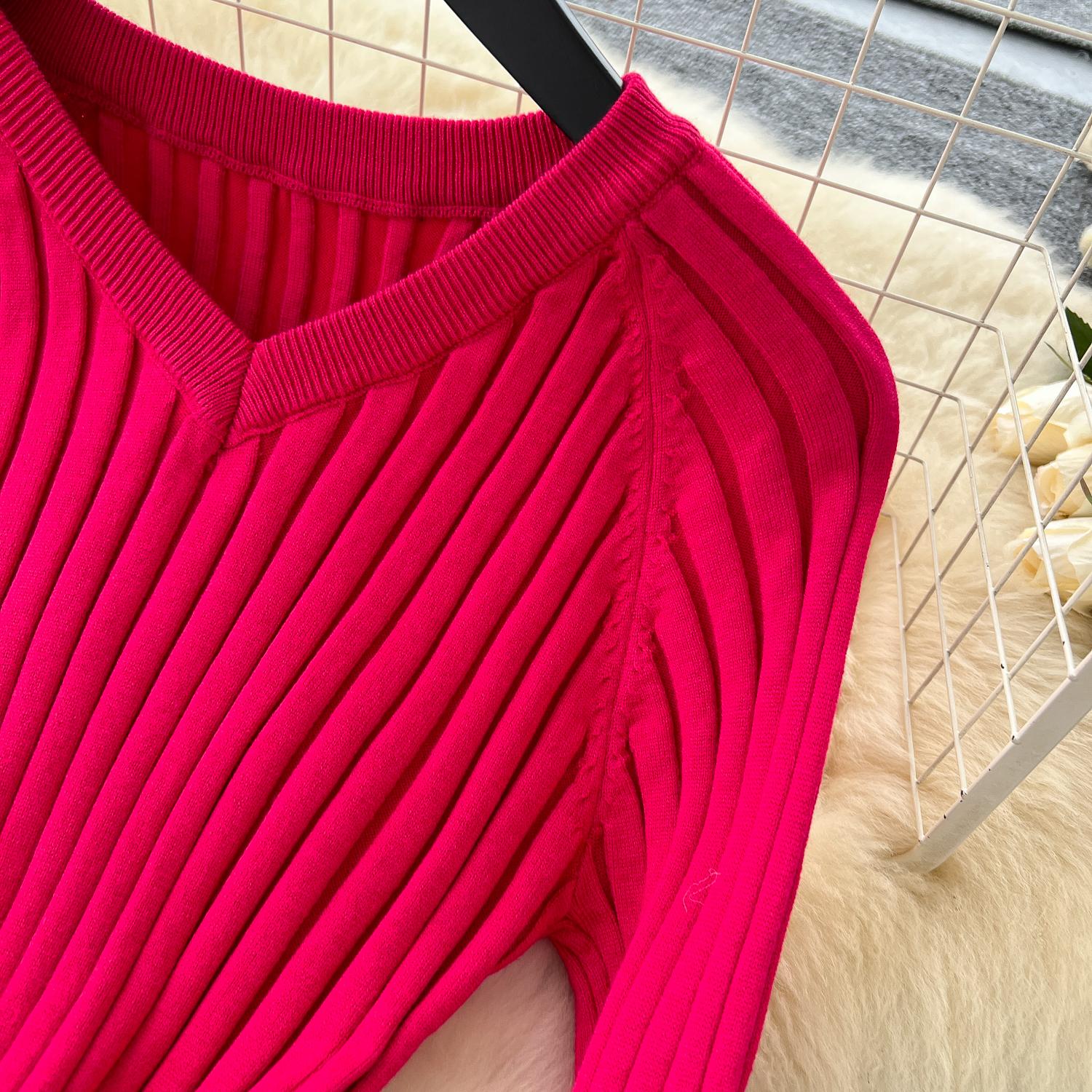 Винтажное базовое платье с V-образным вырезом и длинным рукавом — фото 9