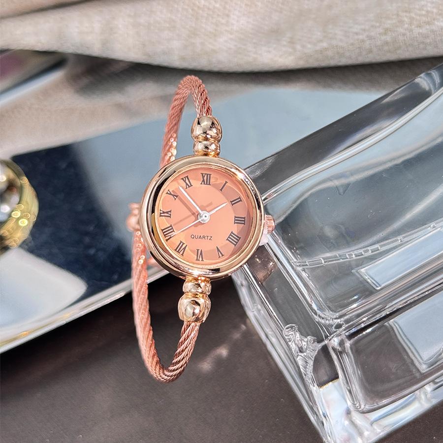 

Изысканные и Маленькие Декоративные Часы, Женские Студенческие Серебристые Часы-браслет Открытые Ленивые Часы, Универсальные Простые Ретро Часы в Корейском Стиле