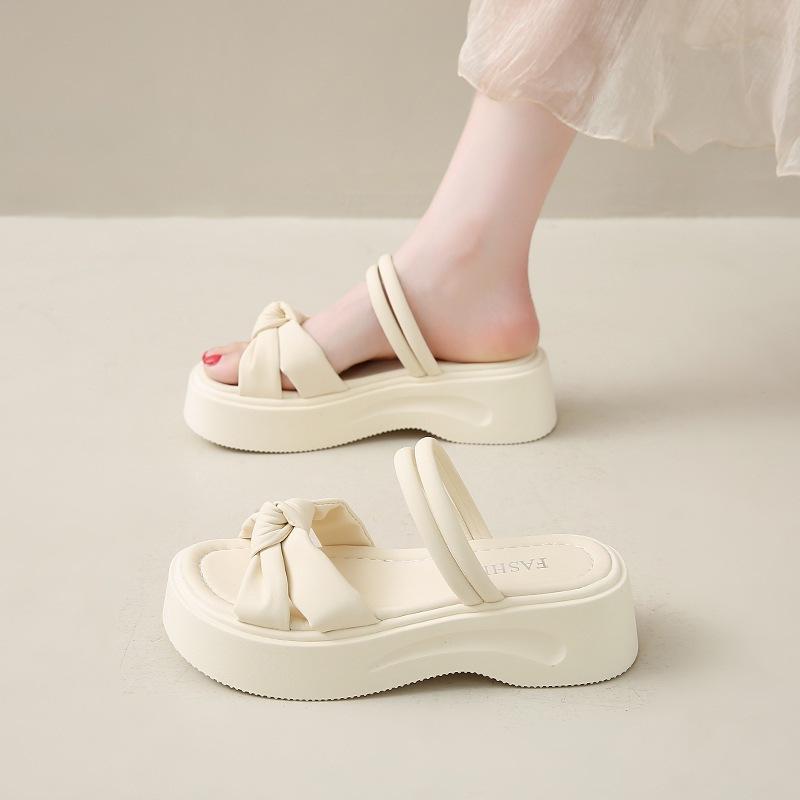 Stepping on shit feels soft-soled two wear cool slippers female 2025 new summer slippers outer wear fairy style with skirt beach shoes