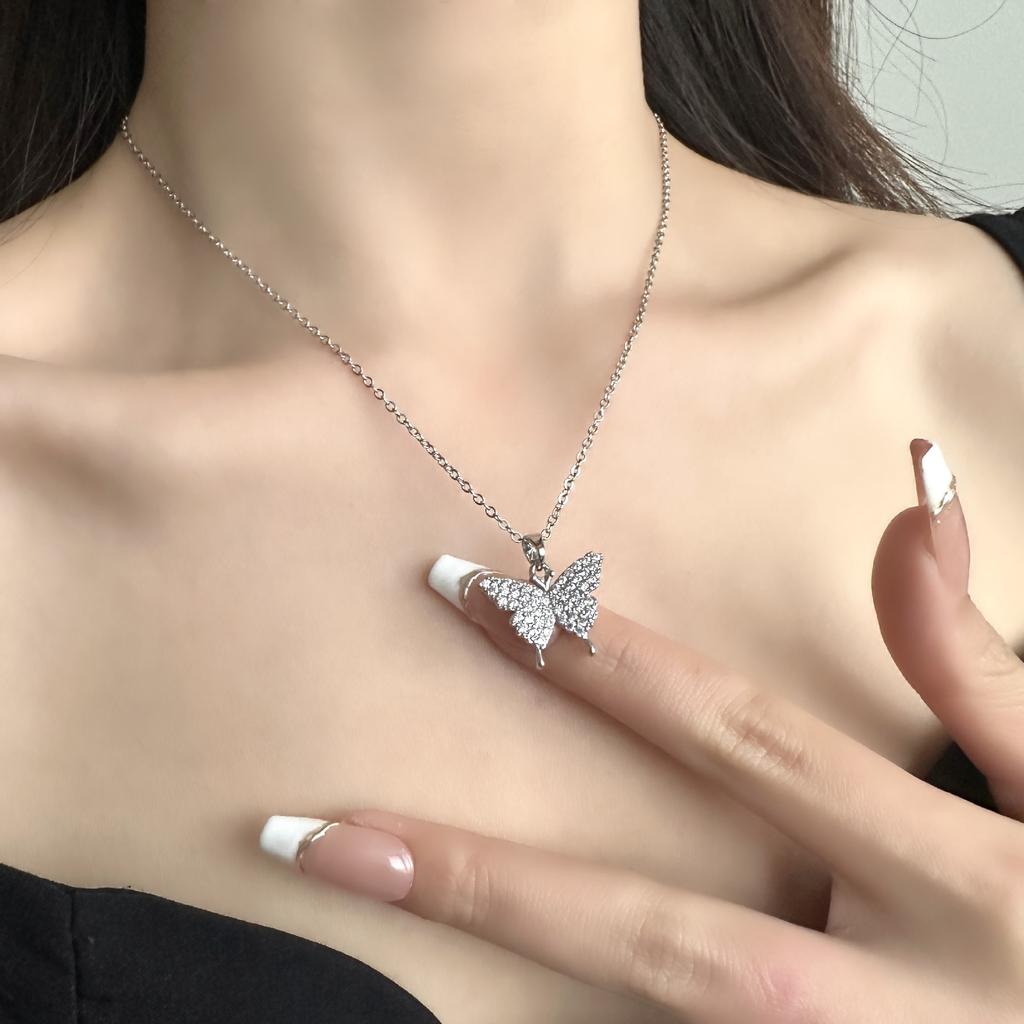 Four Leaf Clover Pendant Necklace For Women Fashionable Zircon Crystal Adjustable Chain Delicate And Versatile Jewelry