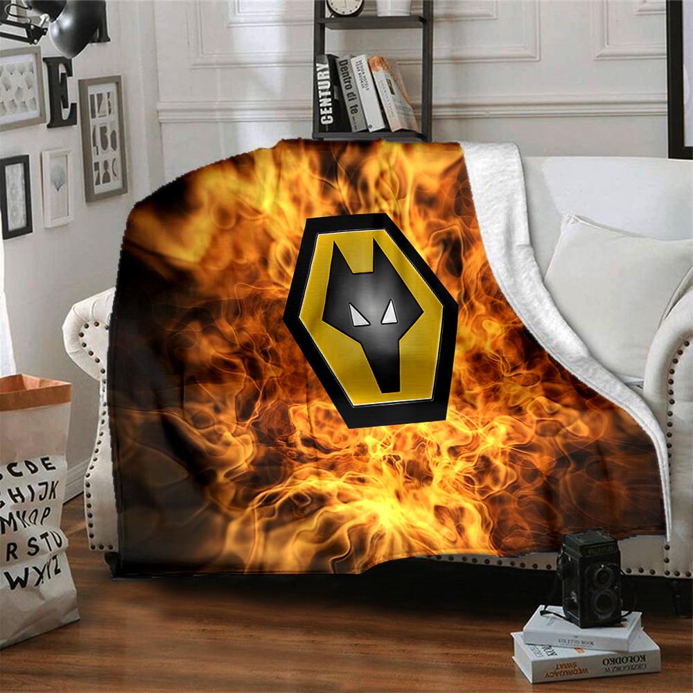 Flaming Wolves Emblem Wanderers Flannel Blanket, Soft Polyester, Modern Design, All-Season for Camping, Travel, Gifts for holidays or birthdays