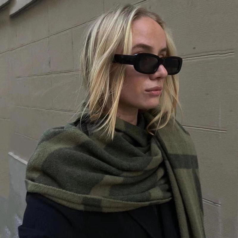 Nordic Niche Women's Geometric Jacquard Pure Wool Scarf - Autumn/Winter Thick Warm Shawl for Couples