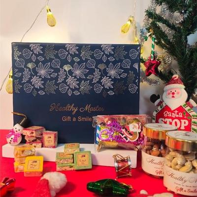 Healthy Master Boîte Merry Munchies de 15 | Boîte Cadeau de Noël Premium | Chocolats Carrés(12Pcs), Amandes, Noix de cajou, Petit assortiment de Noël, Fruits secs