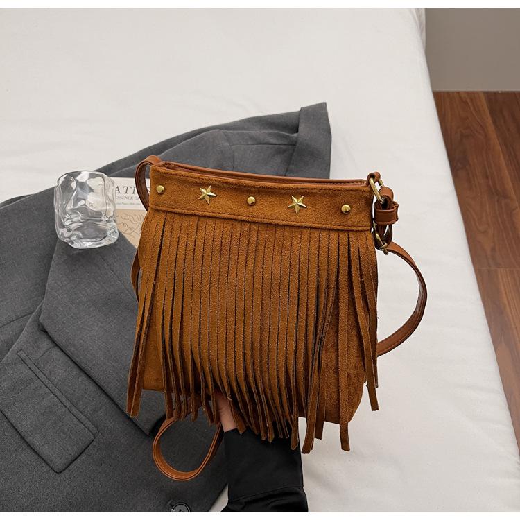 Европейская и американская личность модная сумка с бахромой модная большая вместительная сумка через плечо дорожная популярная новая нишевая универсальная женская сумка