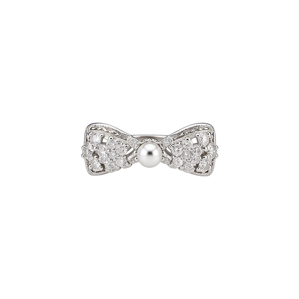 Exquisite Zirconia Bow Ear Cuff: Non-Piercing, Luxurious & Versatile Earrings for Women.