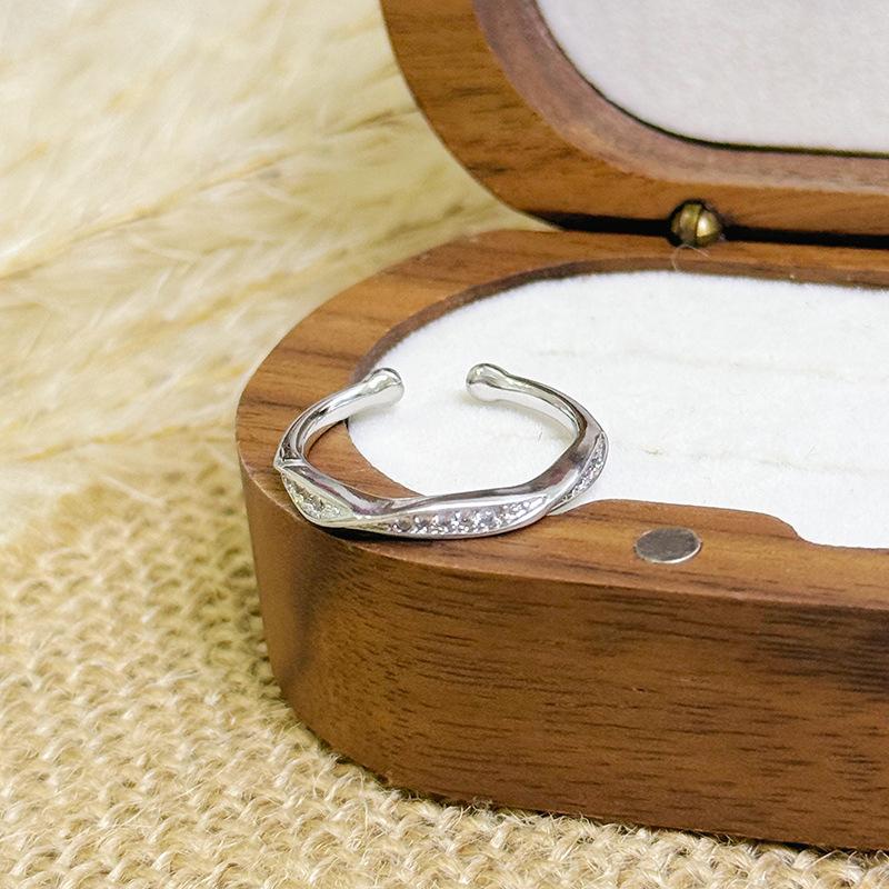 [Ice Crystal Butterfly Shadow] Sea Blue Zircon Exquisite Butterfly Opening Ring Light Luxury Niche Super Immortal Stacked Ring Woman