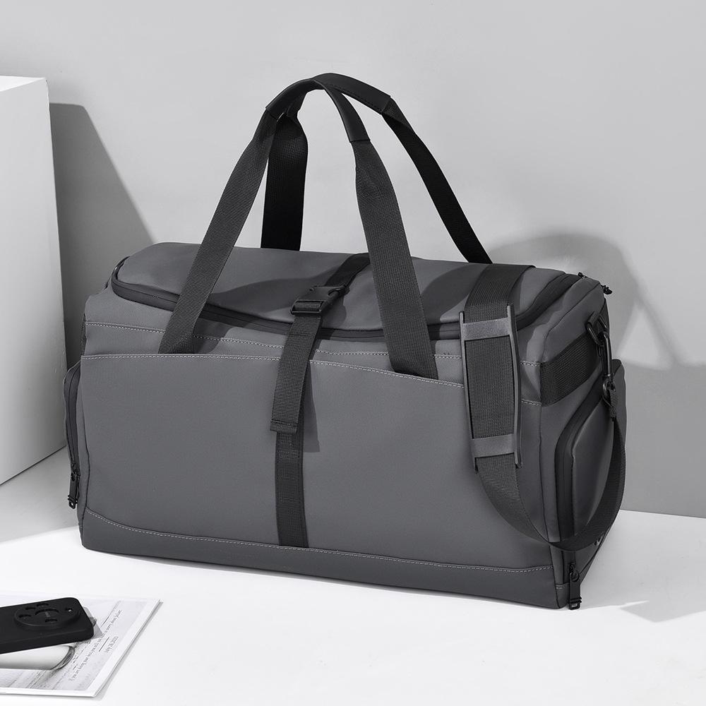 Men's Crossbody Fitness Bag – Large Capacity, Wet/Dry Separation, for Short-Distance Travel and Swimming.