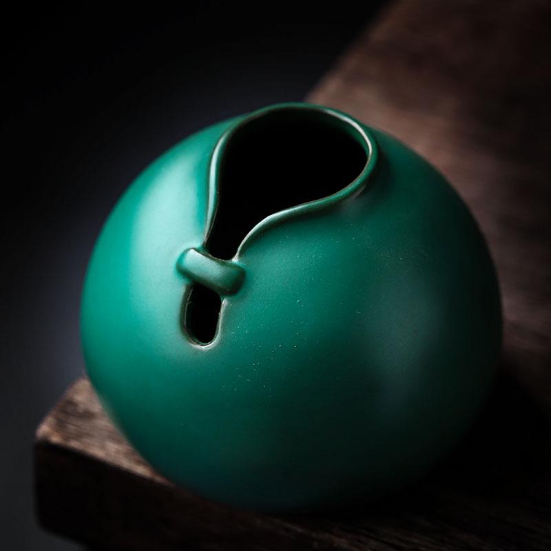 Yu Su Nordic Style Ceramic Flower Vase: Elegant Qipao Design for Small Flowers, Dry Arrangements, and Hydroponics in Living Room or Desktop Décor.
