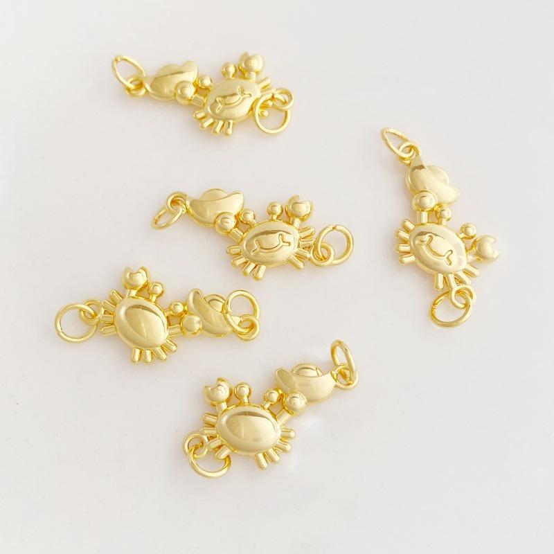 Crab Pendant: Copper-Plated, 18K Gold Ocean Series - High Color Retention Jewelry Accessory for DIY Bracelets & Necklaces.