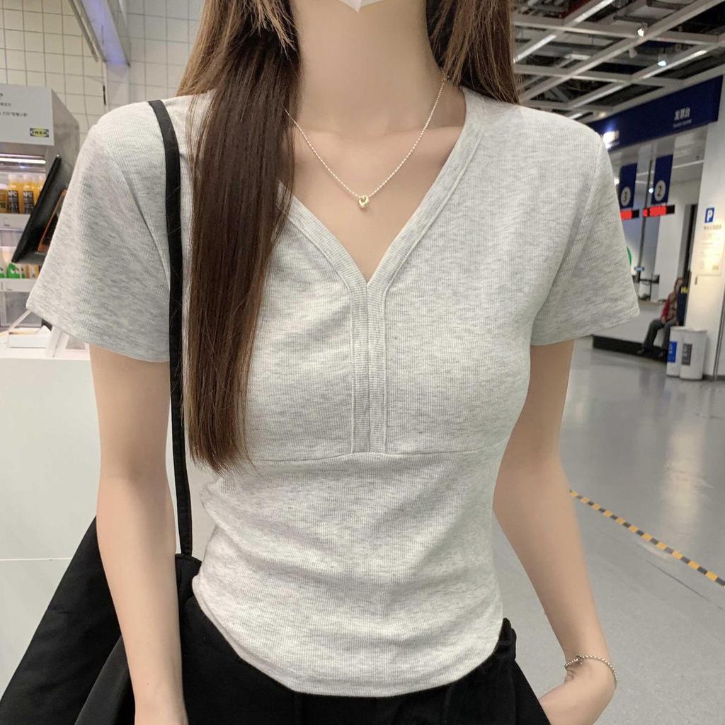 A New Korean-style Straight-shoulder V-neck Short-sleeved T-shirt for Women's Summer, A Simple Solid-color Versatile Top