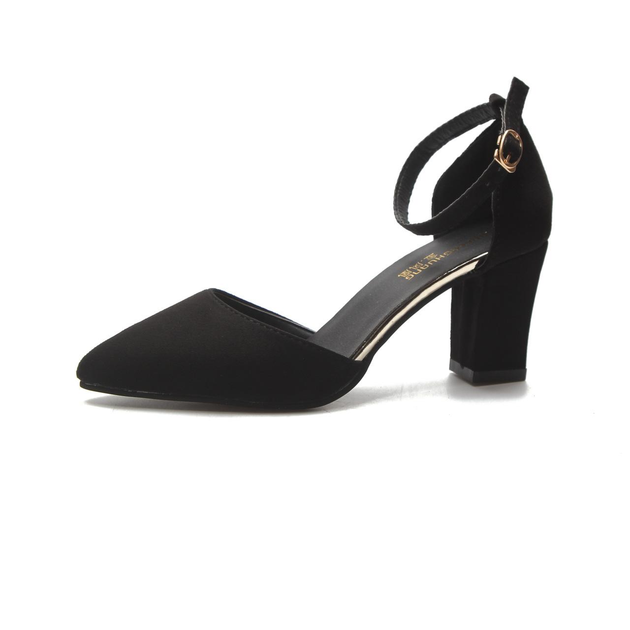 

New hollow sandals women s thick heel medium heel shoes one-word buckle belt girl pointed shoes suede bag head hollow sandals women 34 чёрный