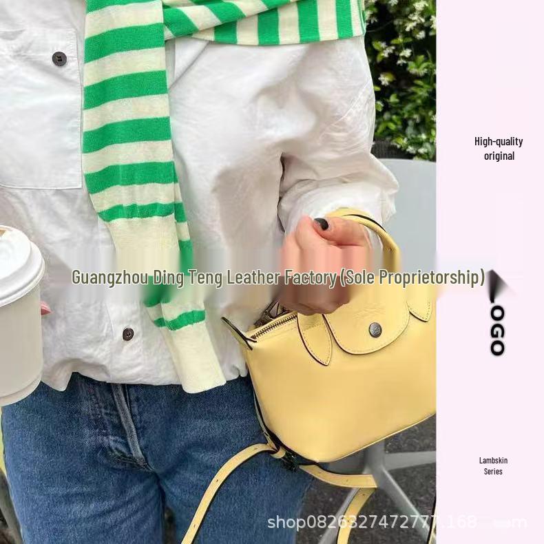 Hochwertige Mini-Knödeltasche aus Nappaleder mit Drachenprägung, Vielseitig für den Weg zur Arbeit, zum Tragen in der Hand, über der Schulter, mit verstellbarem Crossbody-Riemen.