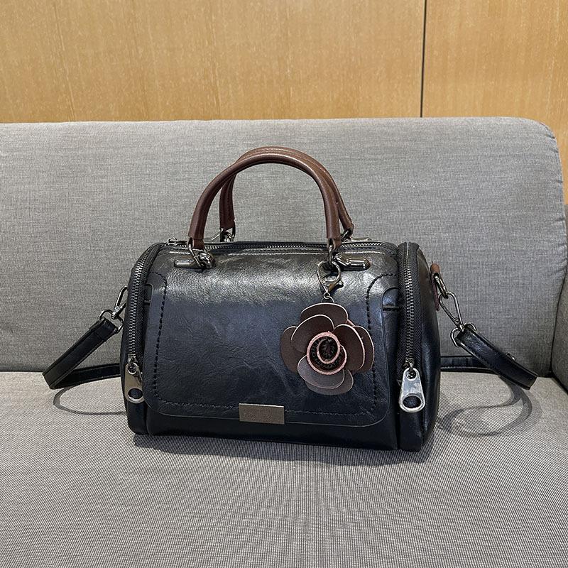 Spring and summer new trendy retro temperament handbag large capacity foreign style versatile Boston bag light luxury European and American style wo