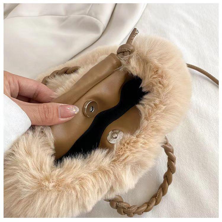 Plyšová taška, podzimní a zimní všestranná kabelka, nová skládaná taška cloud, prémiová taška přes rameno, dámská taška