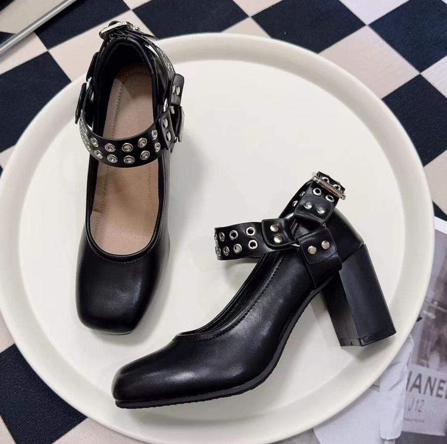 Mode Punk Nitar Spänne Rem Mary Janes Kvinnor Fyrkantig Tå Solid Läder Ballerinaskor Damer Mjuka Slip-On Loafers Femme Platta Ballerinor