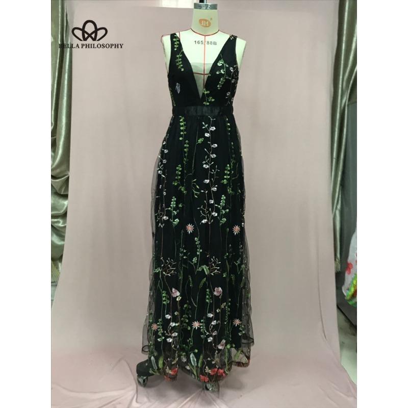 Сексуальное платье без рукавов с глубоким V-образным вырезом и вышивкой — фото 5