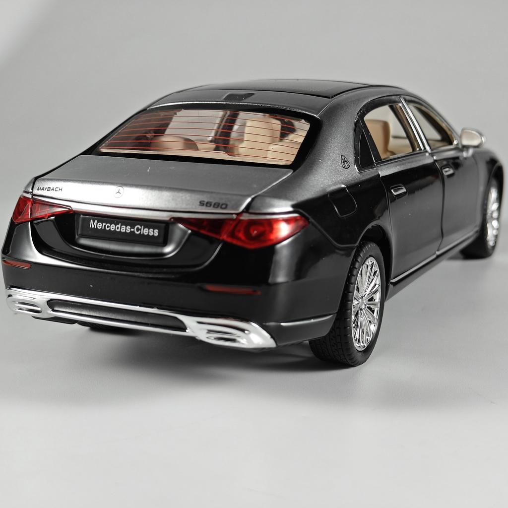 1:24 Mercedes Benz Maybach S680 Luxury Limousine Alloy Diecast Metal Model Sound & Light Children Toy Collection Hobby Boys Gift