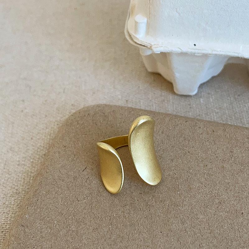 

Преувеличенное нерегулярное матовое металлическое открывающееся кольцо Женское индивидуальное уникальное модное темпераментное универсальное кольцо