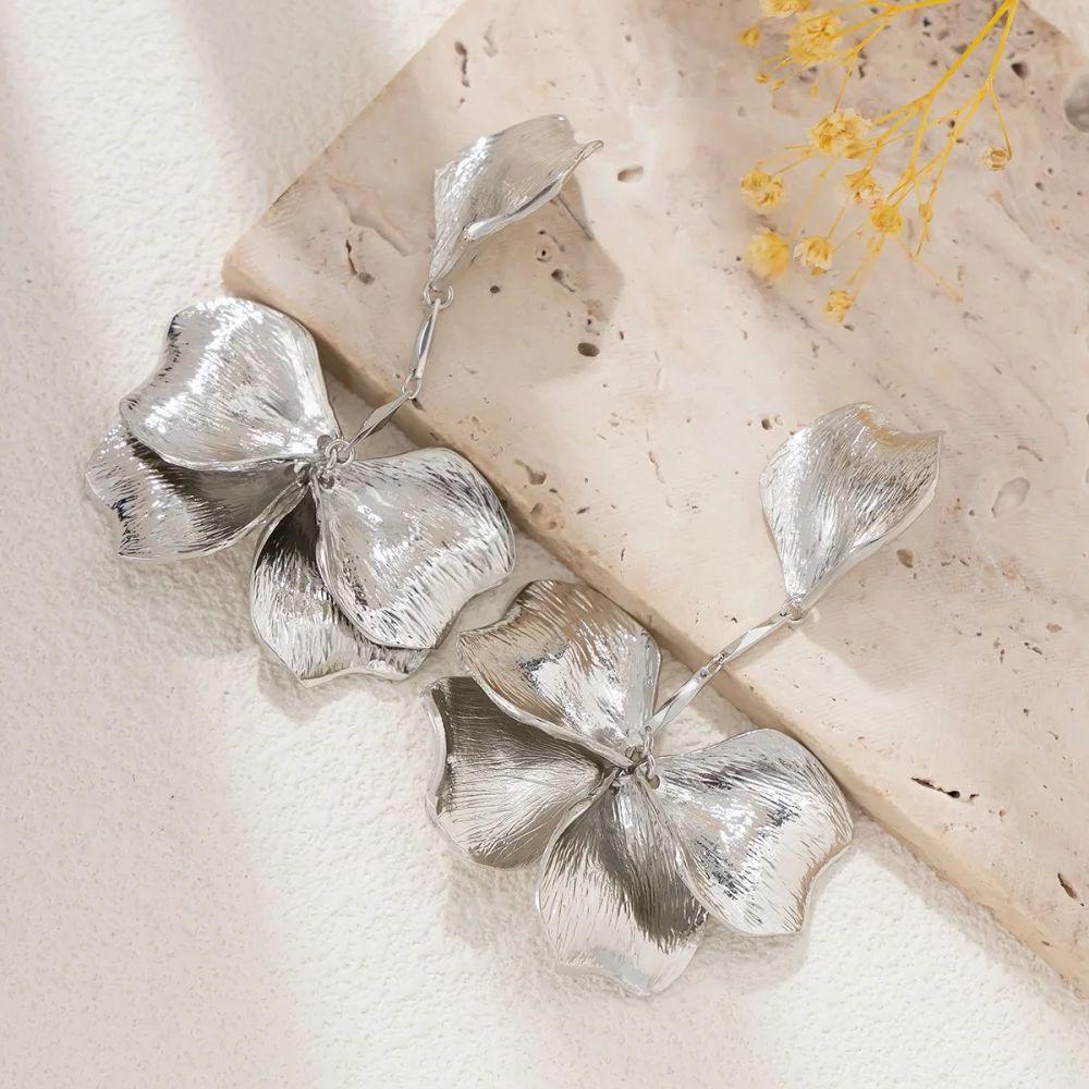 Punk flower petal long fringed pendant earrings, hanging eardrops, wedding bride earrings, banquet gifts