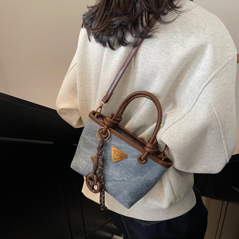 New product hot sale fashionable retro high texture women's hand bucket bag versatile commuter casual messenger bag