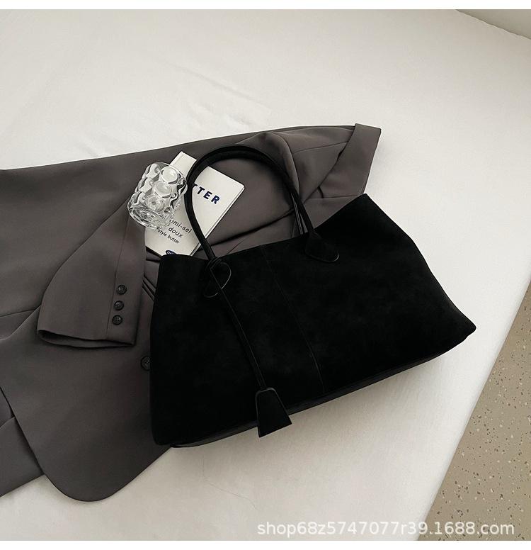 Retro matte bag women's large capacity 2025 new fashion fashion fashion simple shoulder bag commuter tote bag