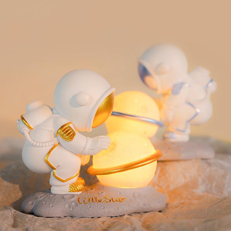 Astronaut Golden Planet Night Light Ornament