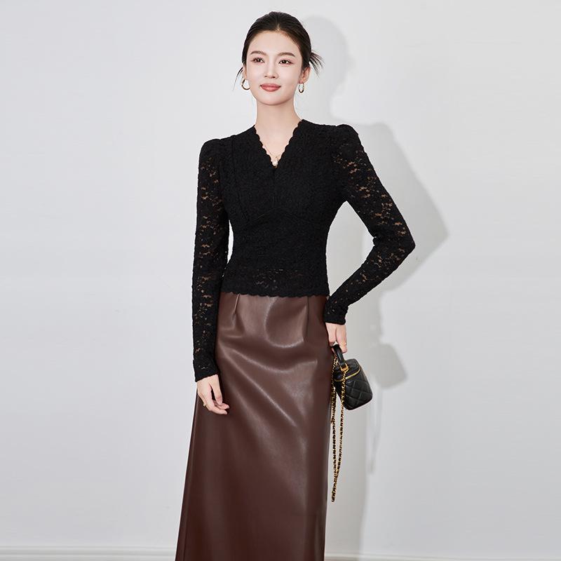 Elegant Slimming V-Neck Long Sleeve Knit Top with Fleece, Brushed Finish, and Lace Trim