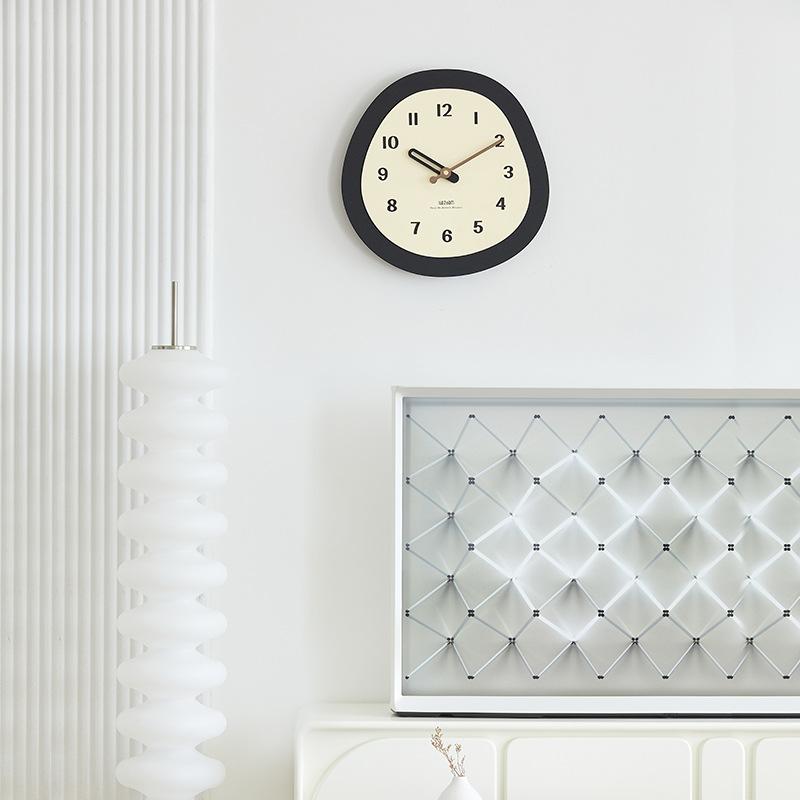 Simple Wall Clock Entrance Hall Swing Art Silent Clock Creative Bedroom Decoration Wall Watch Living Room Decoration Ornament