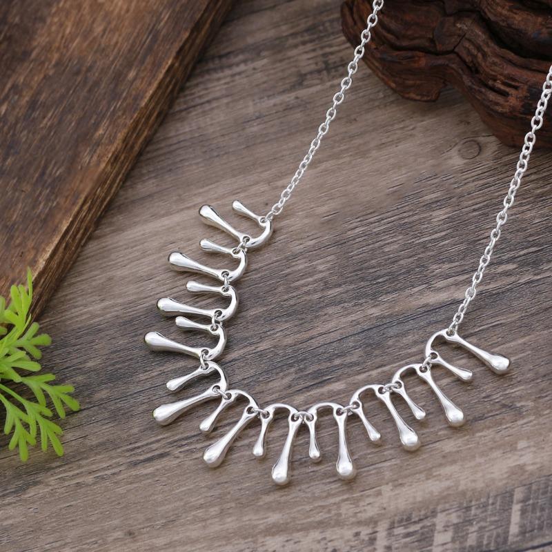 New Irregular Water Drop Shaped Glossy Necklace Women's Creative High Sense Geometric Water Drop Shaped Versatile Necklace