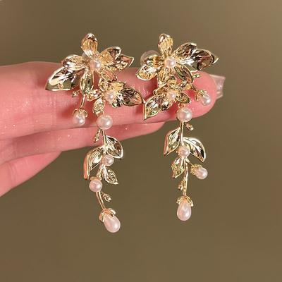 Flower Pearl Fringed Earrings Retro High-end Earrings Personalized Exaggerated Design Earrings