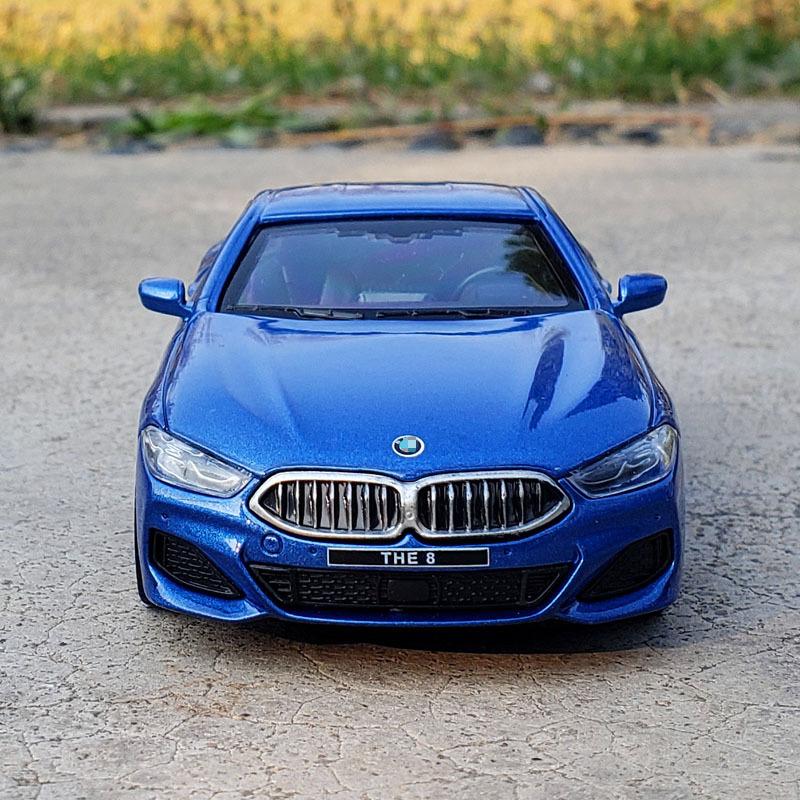 1:35 BMW M8 M850i Supercar Alloy Car Die Cast Toy Car Model Sound and Light Children's Toy Collectibles Birthday gift