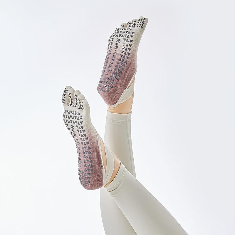 

Professional Yoga Socks Women S Non-Slip Yoga Aids Short Tube Invisible Boat Socks With Trampoline Dance Pilates One Size темно-коричневого кольору