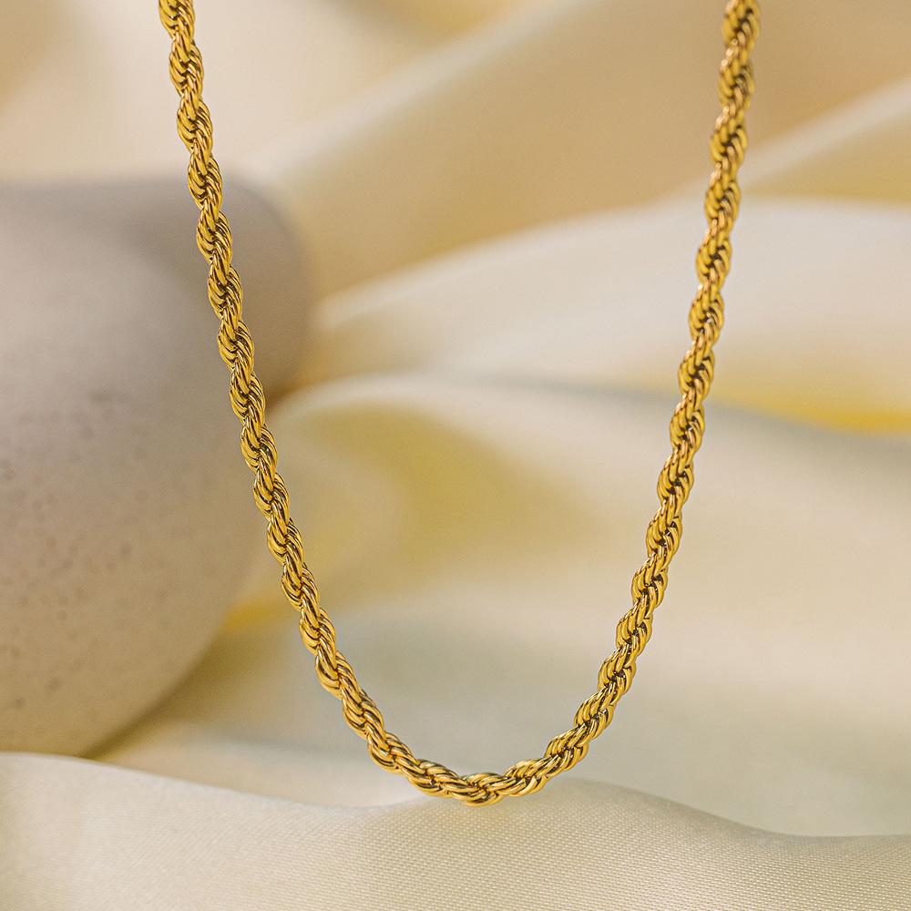 Modă Euro-Americană Colier Stratificat cu Lanț Plat Tip Șarpe pe Trei Nivele pentru Femei - Lanț Metalic Cruce Claviculă