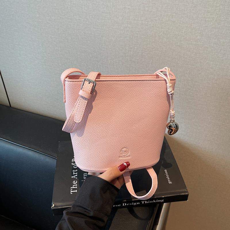 This Year's Popular Small Bag Women's 2025 New Fashion Versatile Messenger Bag Super Fire Shoulder Bucket Bag