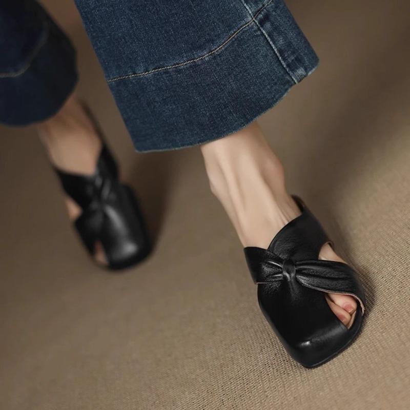 Fashion New Summer Baotou Hollow Slippers Women's Fashion Square Toe Shallow Mouth Soft Leather Flat Half Slippers Without Heel