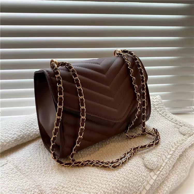 Kvinners moteriktige retro skulderveske/crossbody-veske liten firkantet veske enkel kvinnekjede crossbody-veske