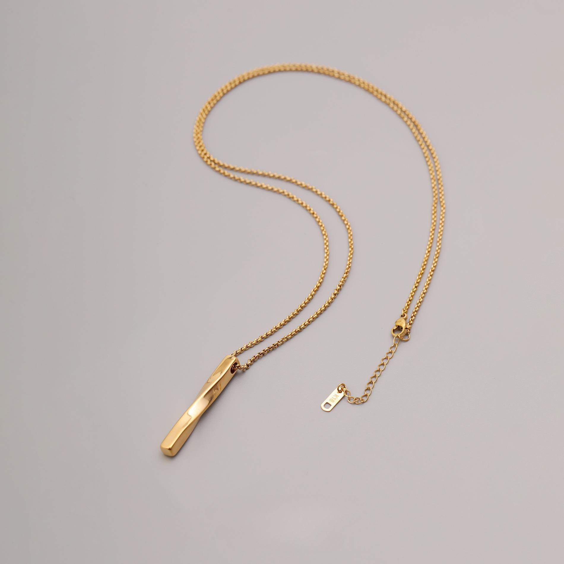 

Парное ожерелье квадратная подвеска-планка полированное инс цепочка-свитер стиль маленького аромата золотой