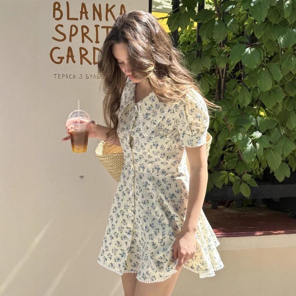 Blumen-Kurzarmkleid Europäischer und Amerikanischer Sommer Neues Temperament Figurbetont Süßes Puppenkragen Einreiher Rock