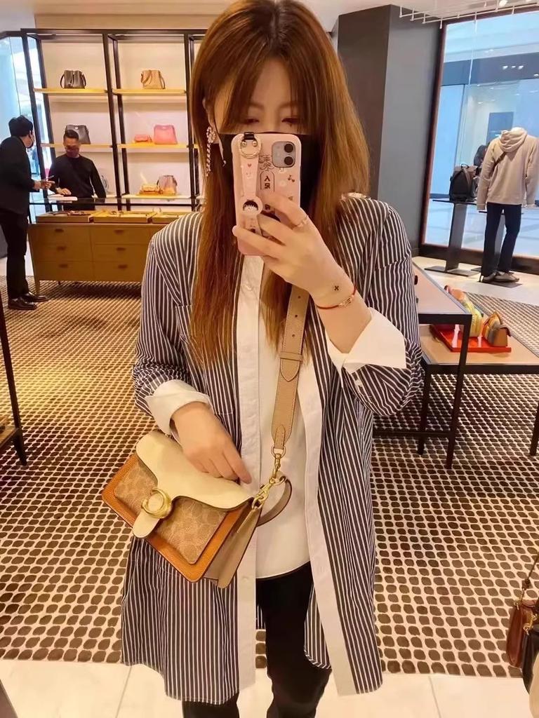 Dámská crossbody kabelka 2024 z pravé kůže - Design obálky Dionysus s texturou liči