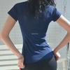 T-shirt da allenamento elasticizzata e ad asciugatura rapida a vestibilità slim da donna