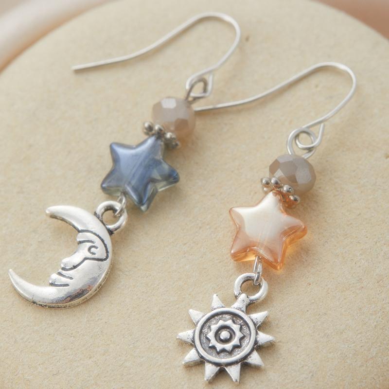 Новые персонализированные креативные серьги-подвески с резным узором луны и звезды, женские праздничные аксессуары в ретро этническом стиле, подарки