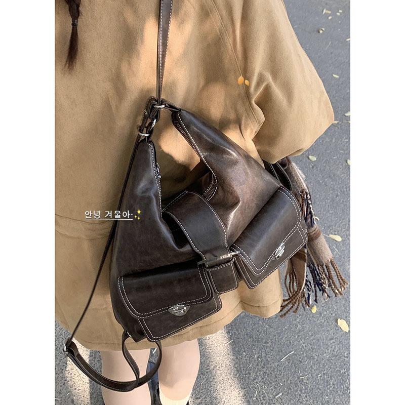 Retro tote bag, high-end sense, large-capacity armpit bag 2025 new simple shoulder bag, casual backpack.