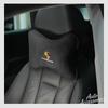 Cuscino per poggiatesta per sedile auto in camoscio per Cayenne Cayman Panamera Macan Taycan Boxster adesivi