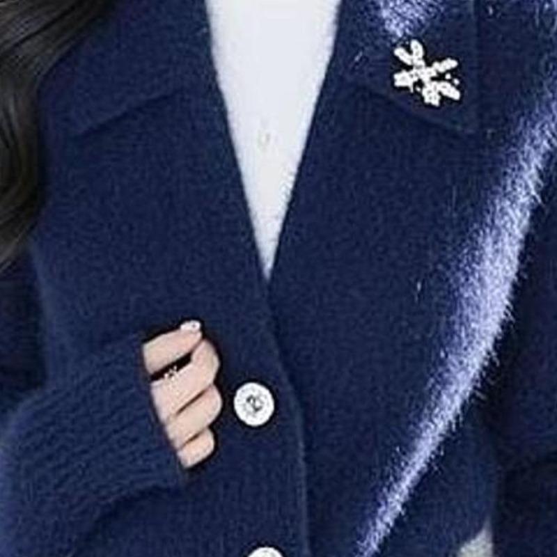 Elegant Knit Winter Cardigan: Women's 'Old Money' Style 2025 Sweater Coat