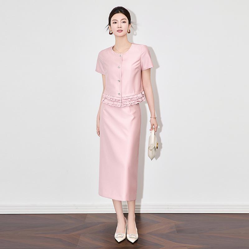 Элегантный комплект женской одежды: топ с кружевной вставкой «Аврора» и модная миди-юбка Extra Extra Large розовый