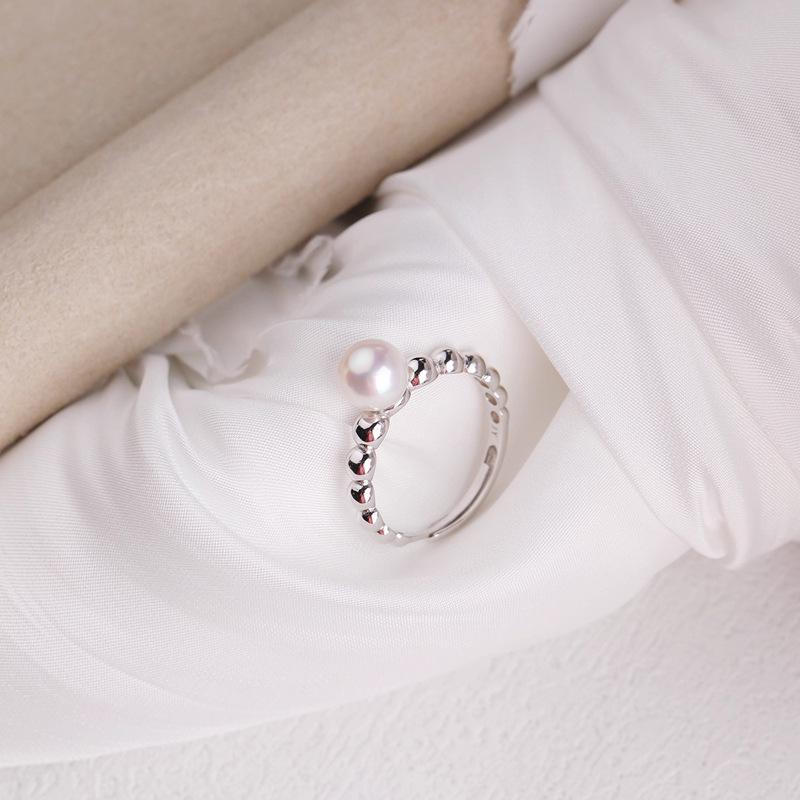 Zhuji Freshwater Pearl Women's Ring - Single Natural Pearl, High Luster, Elegant Handcrafted Jewelry.